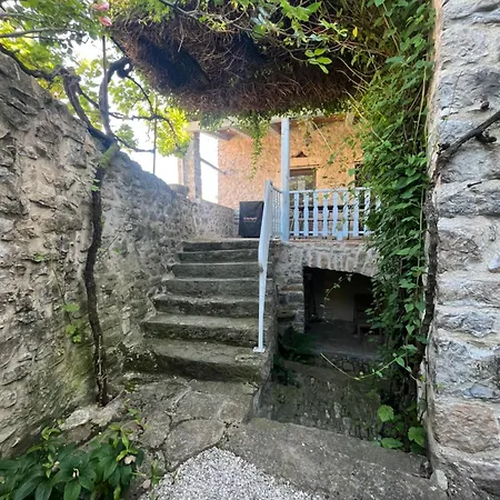 La Fleurine In Mostuejouls, Gorges Du Tarn *