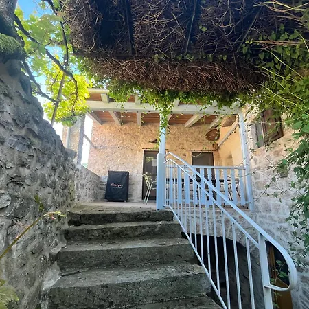 La Fleurine In Mostuejouls, Gorges Du Tarn *